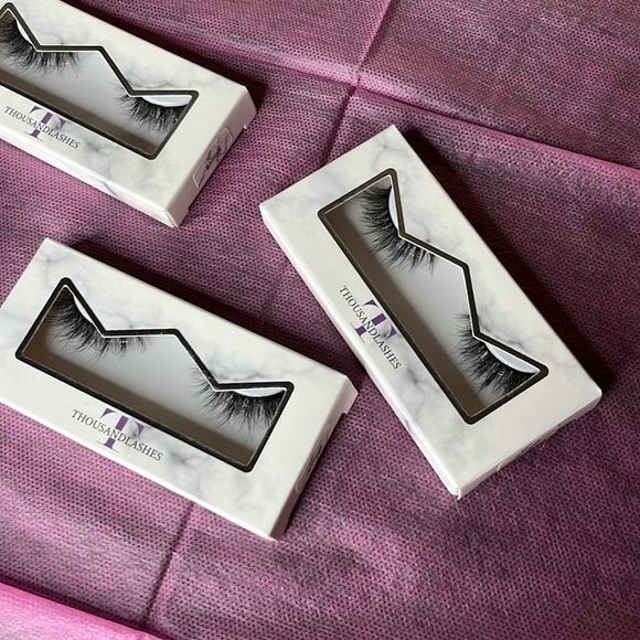 Strip Lashes - Picture 3 of 3